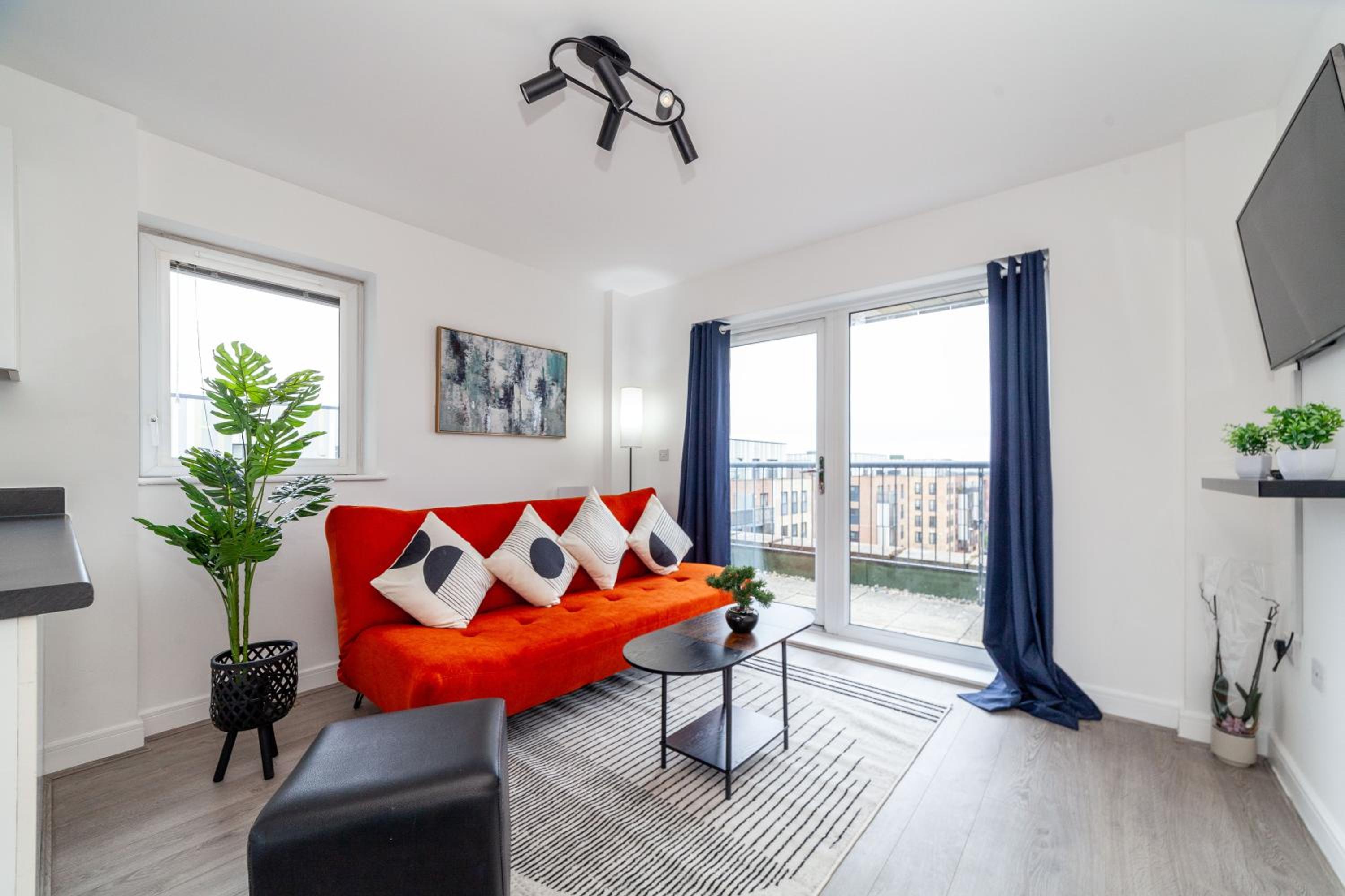Top-Rated Family Penthouse - King Size Bed & Free Parking view 2