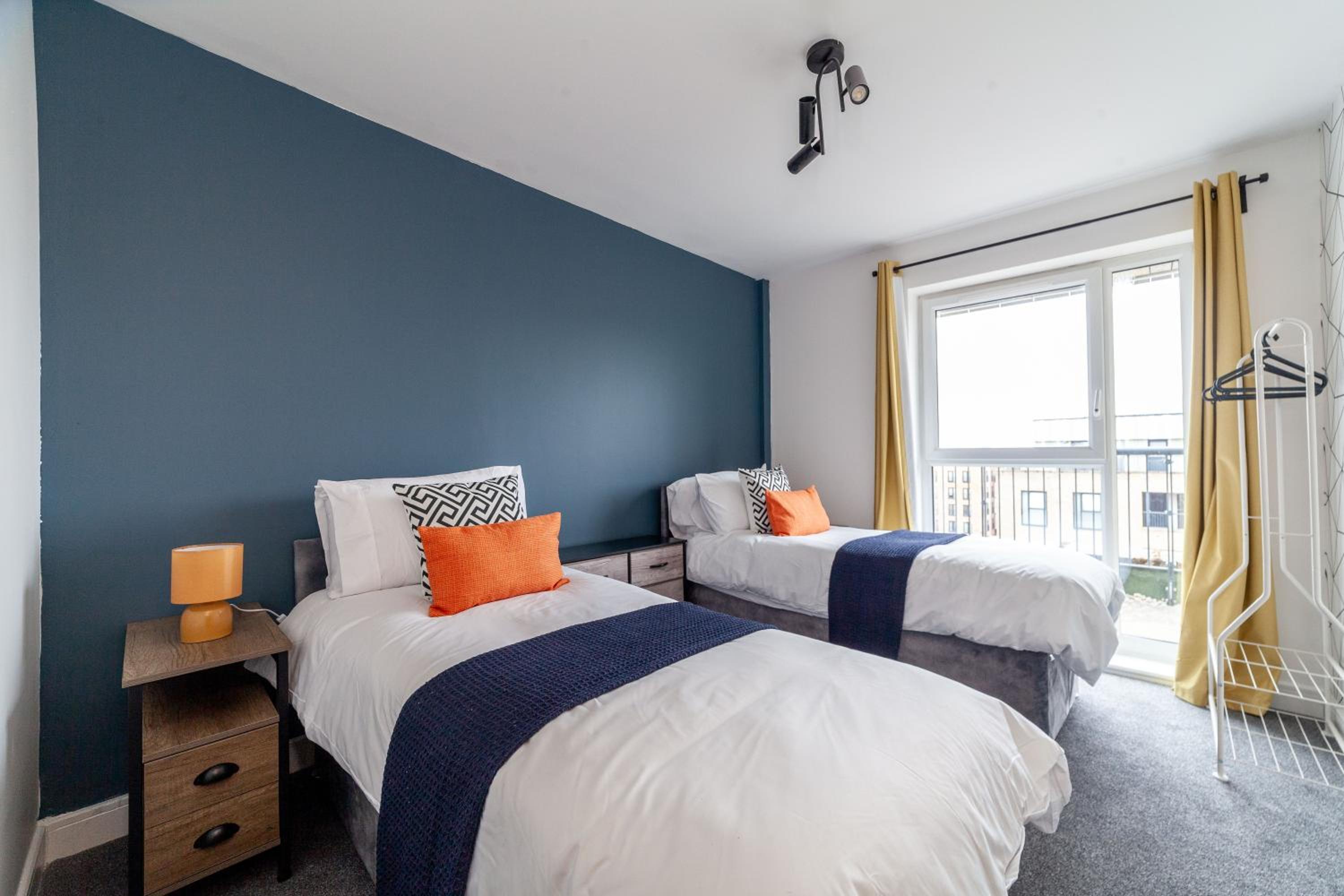 Top-Rated Family Penthouse - King Size Bed & Free Parking view 5