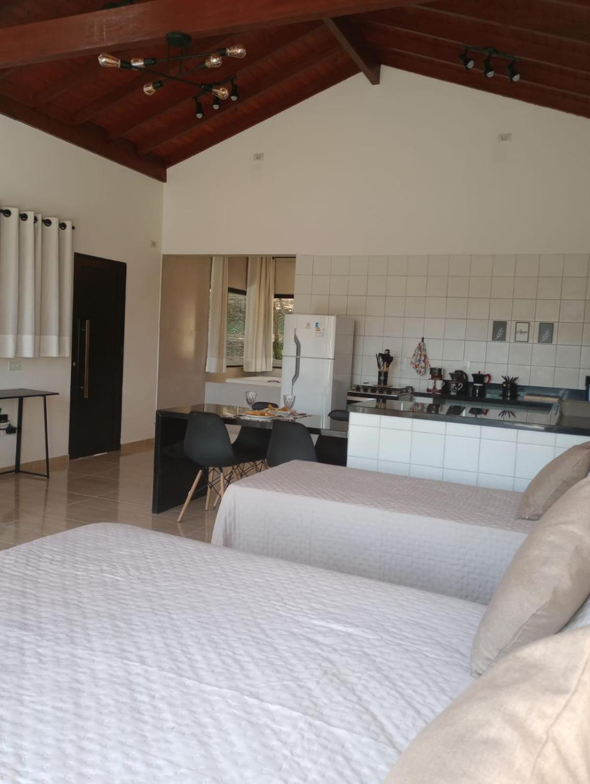 Cabanas Privativas com Jacuzzi, Cozinha, Churrasqueira e Decoração - Sitio Pauletto