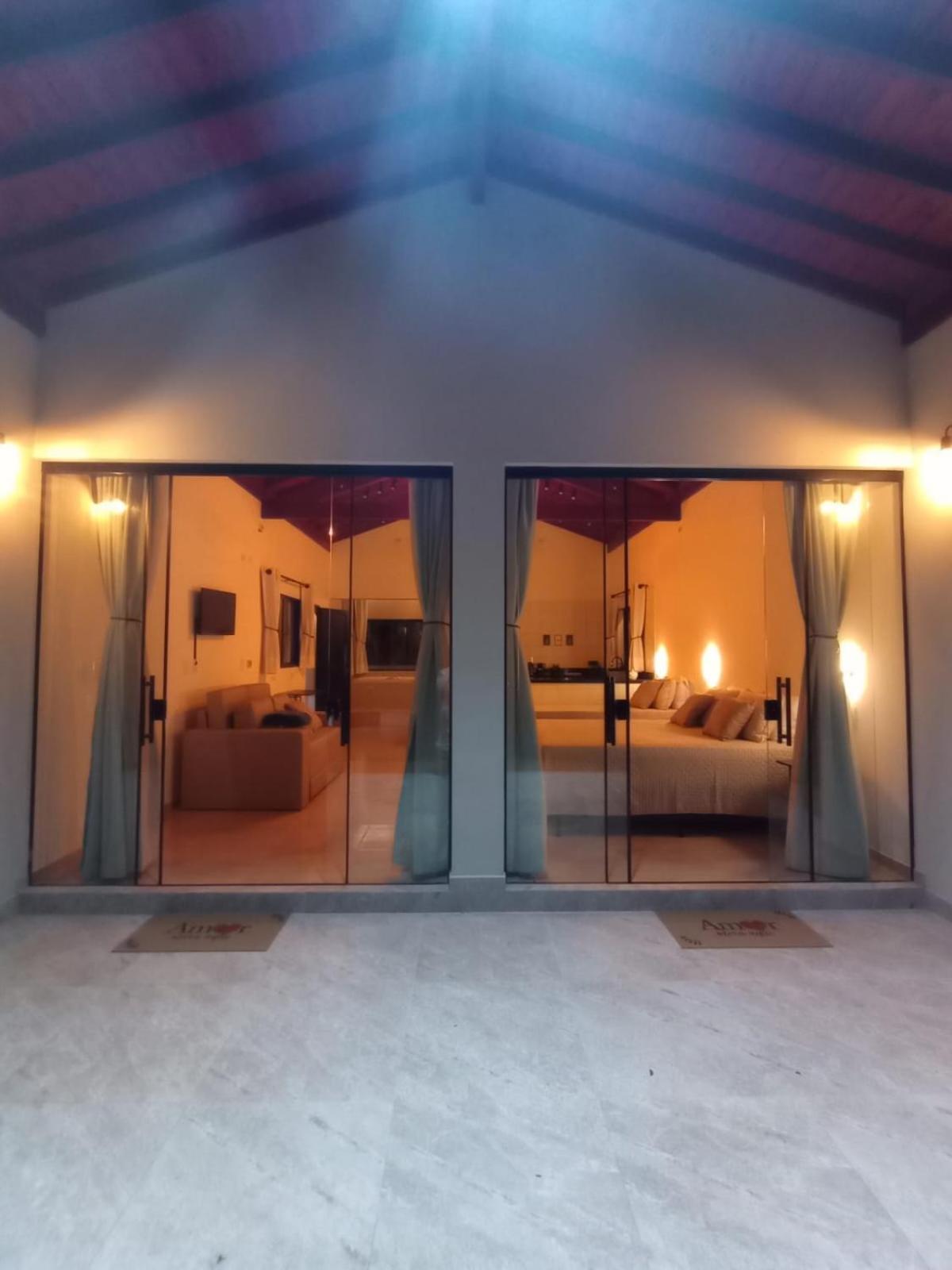 Cabanas Privativas com Jacuzzi, Cozinha, Churrasqueira e Decoração - Sitio Pauletto