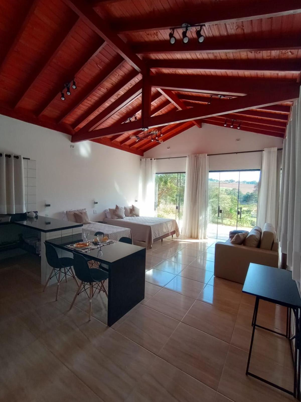 Cabanas Privativas com Jacuzzi, Cozinha, Churrasqueira e Decoração - Sitio Pauletto