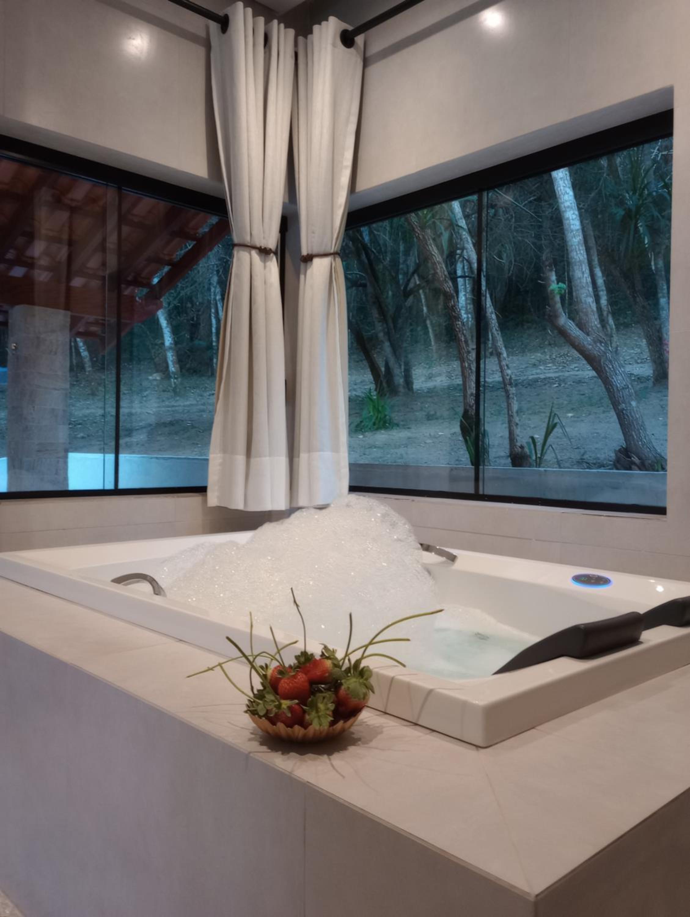 Cabanas Privativas com Jacuzzi, Cozinha, Churrasqueira e Decoração - Sitio Pauletto