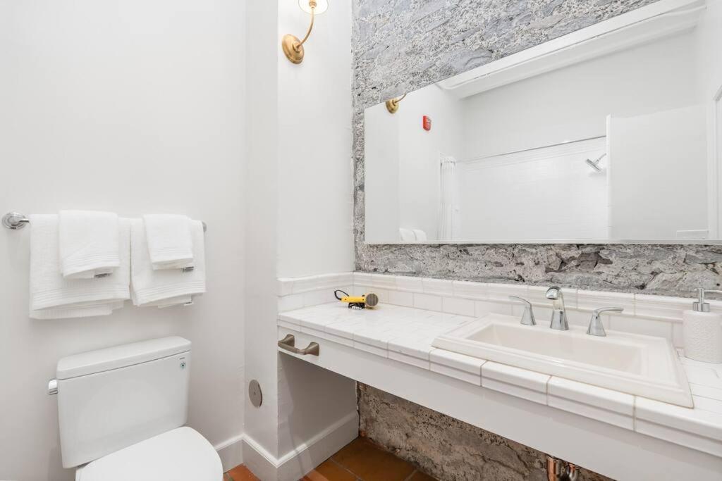 Stonehouse Inn, Santa Rosa - Private King Suite # 3 view 4