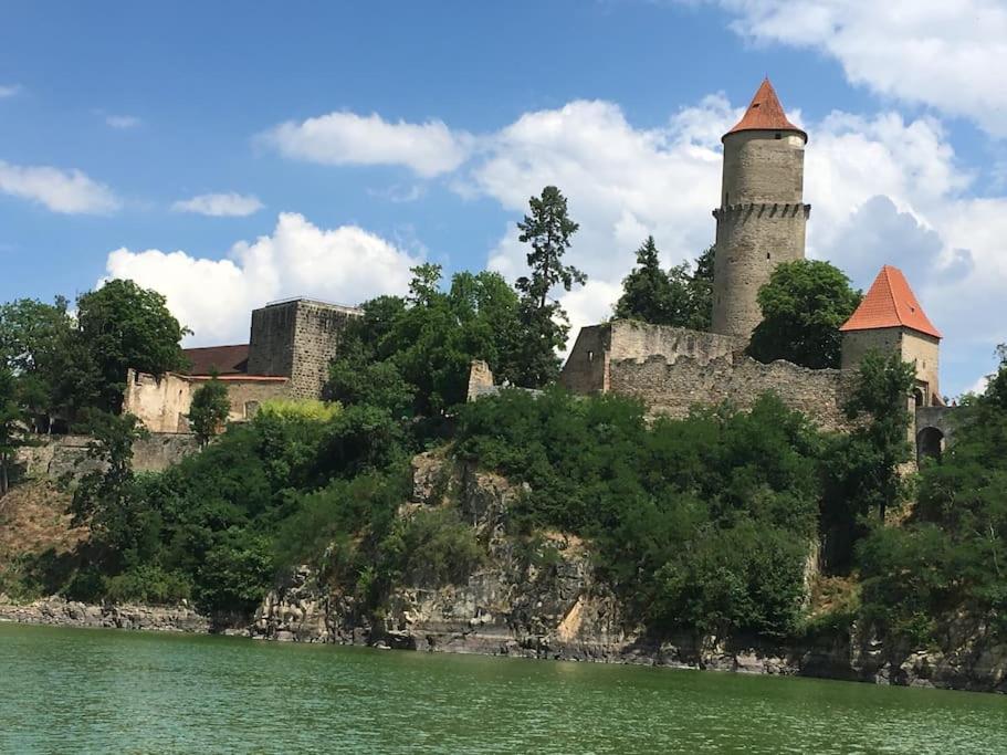Chata nad řekou Otavou
