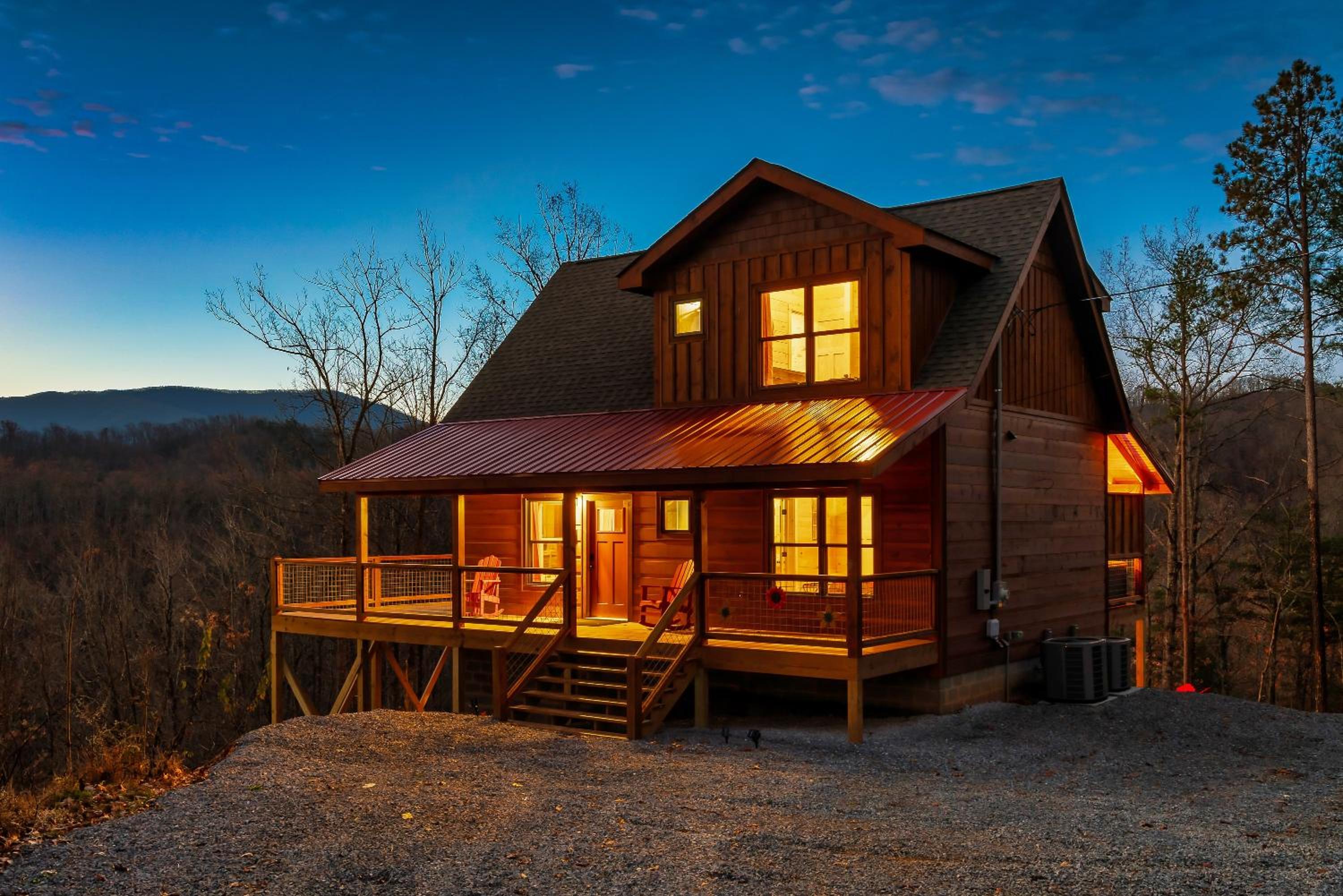 Smoky Mountain Cabin Hot Tub, Fire Pit & Games