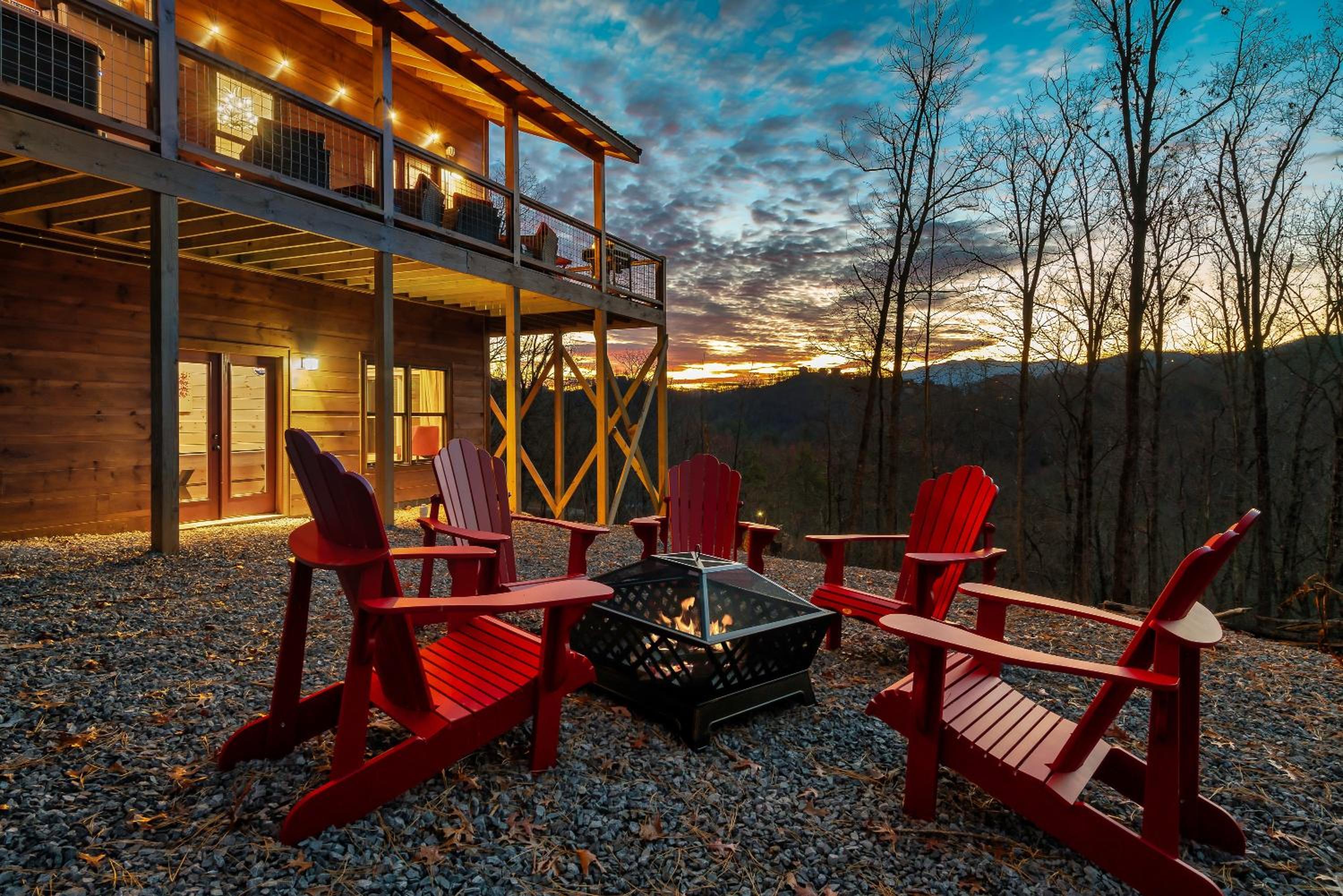 Smoky Mountain Cabin Hot Tub, Fire Pit & Games