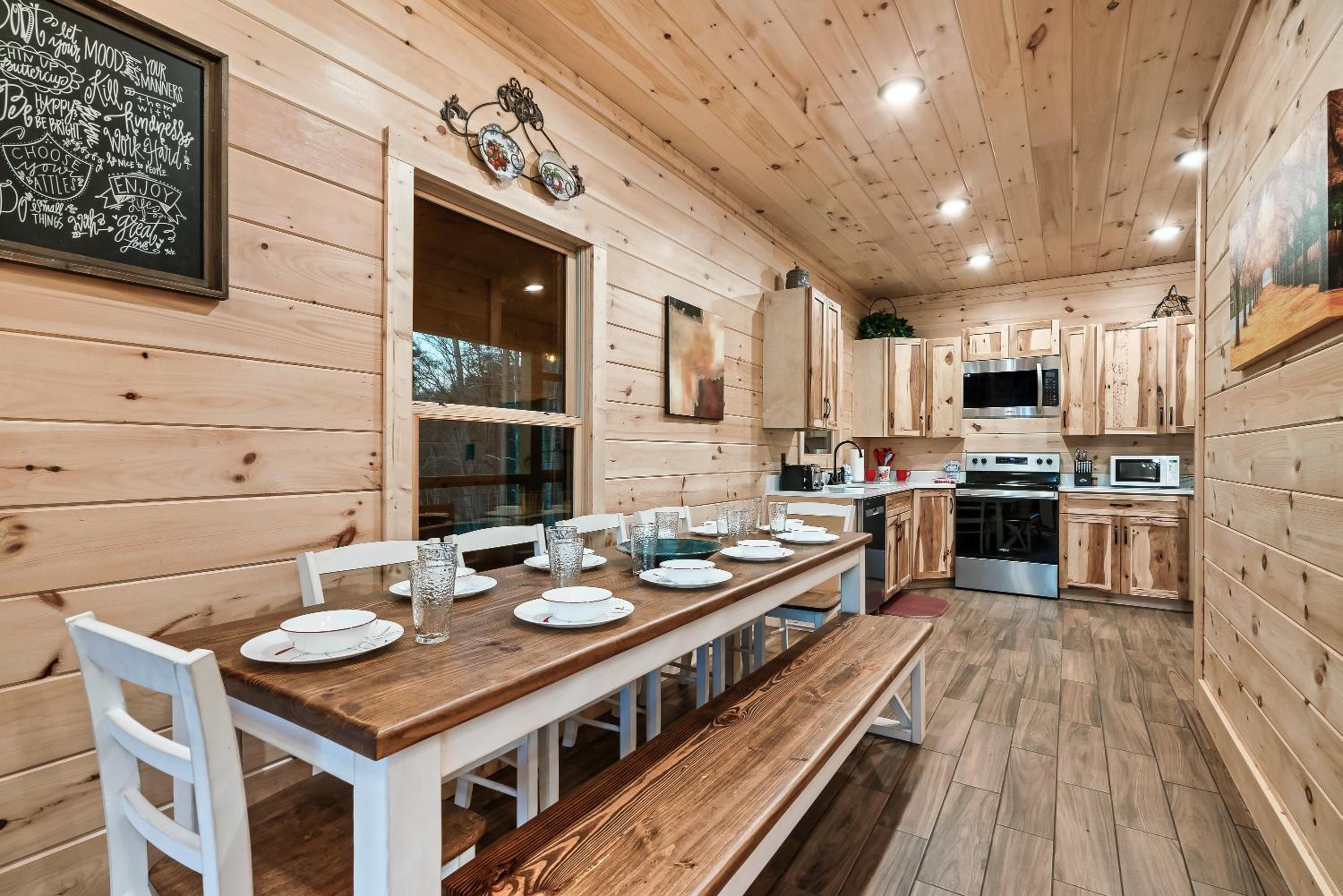 Smoky Mountain Cabin Hot Tub, Fire Pit & Games