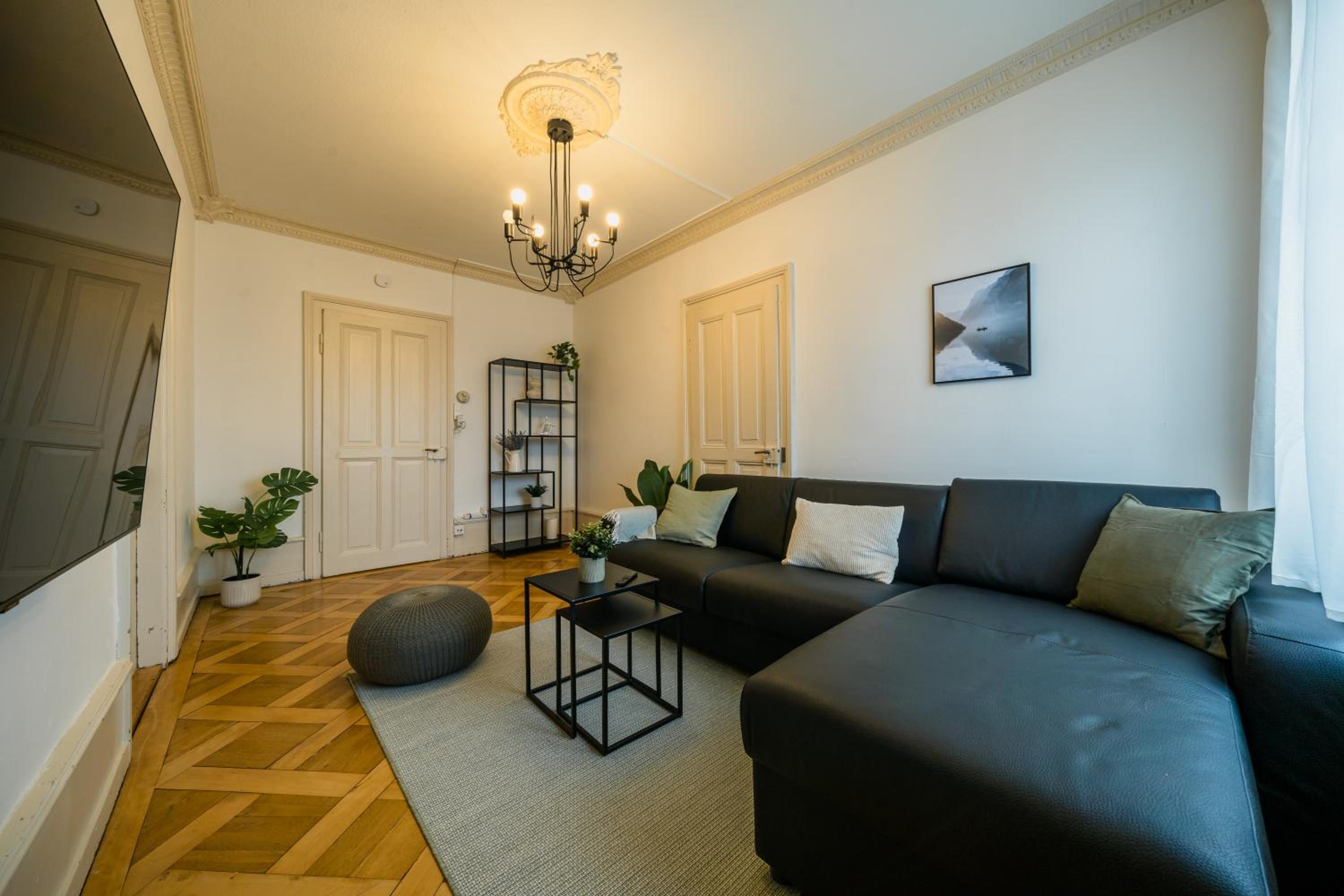 City Apartment with Rooftop Terrace