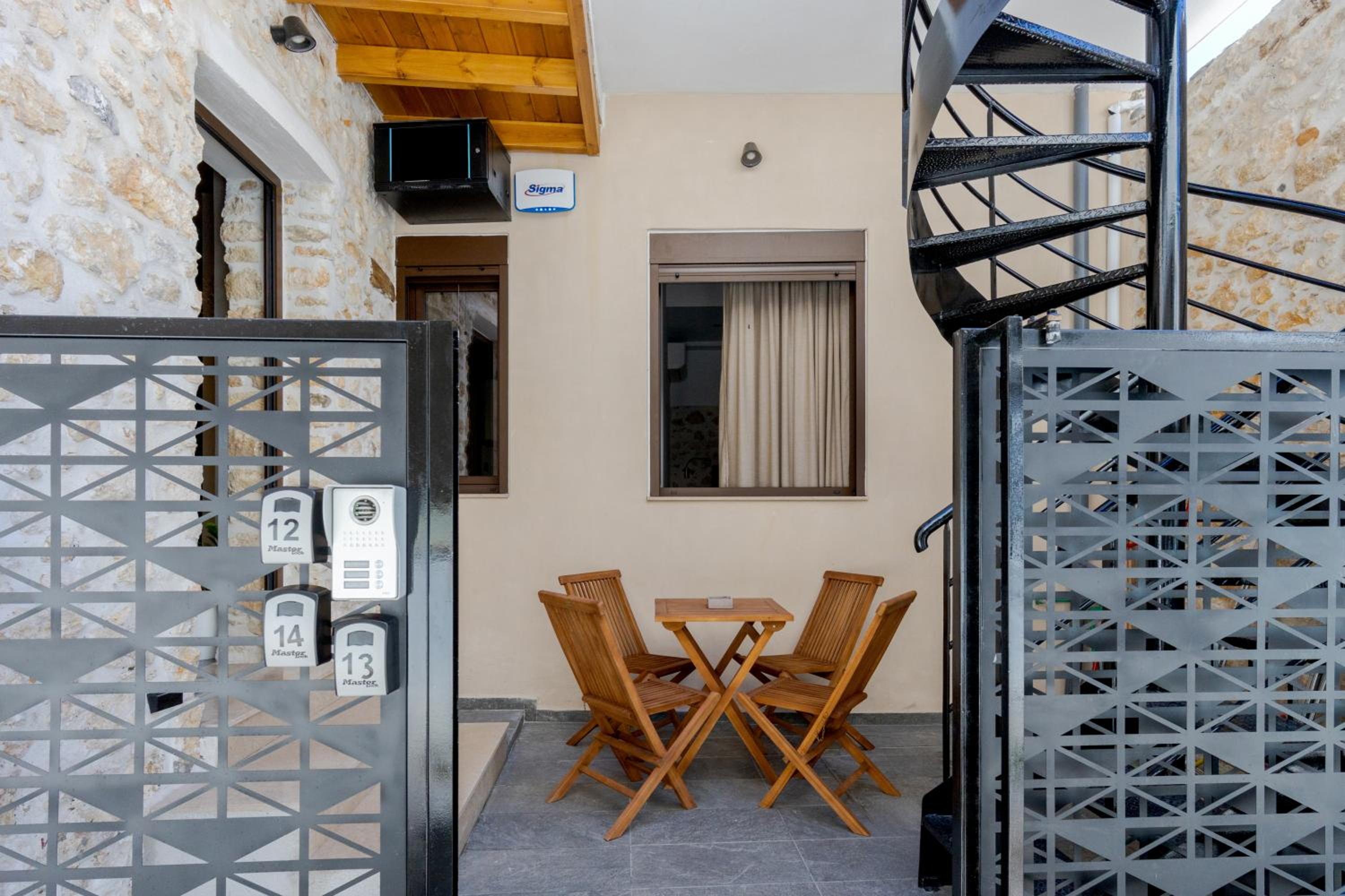 Anassa 12 Luxury Group Apartment photo 3