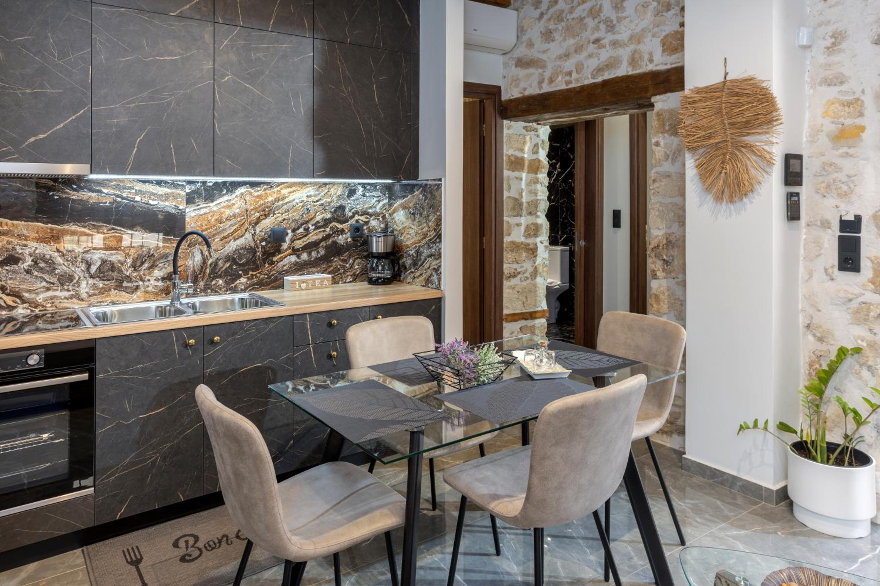 Anassa 12 Luxury Group Apartment photo 2