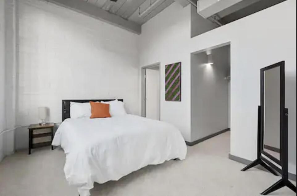 2125 Superior Living