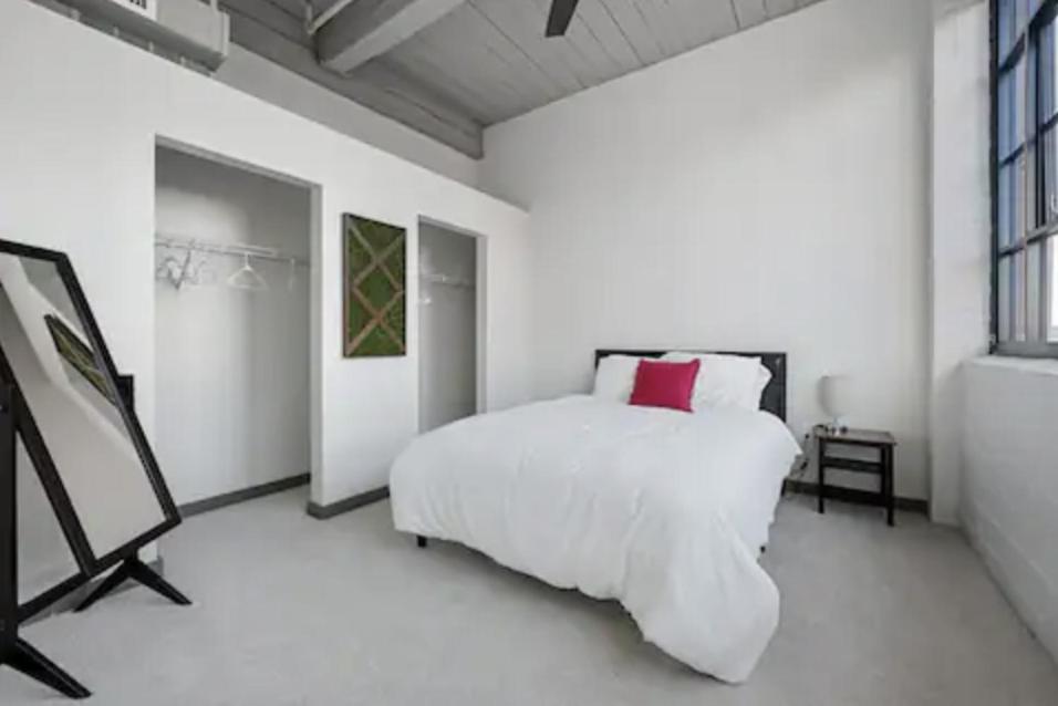 2125 Superior Living