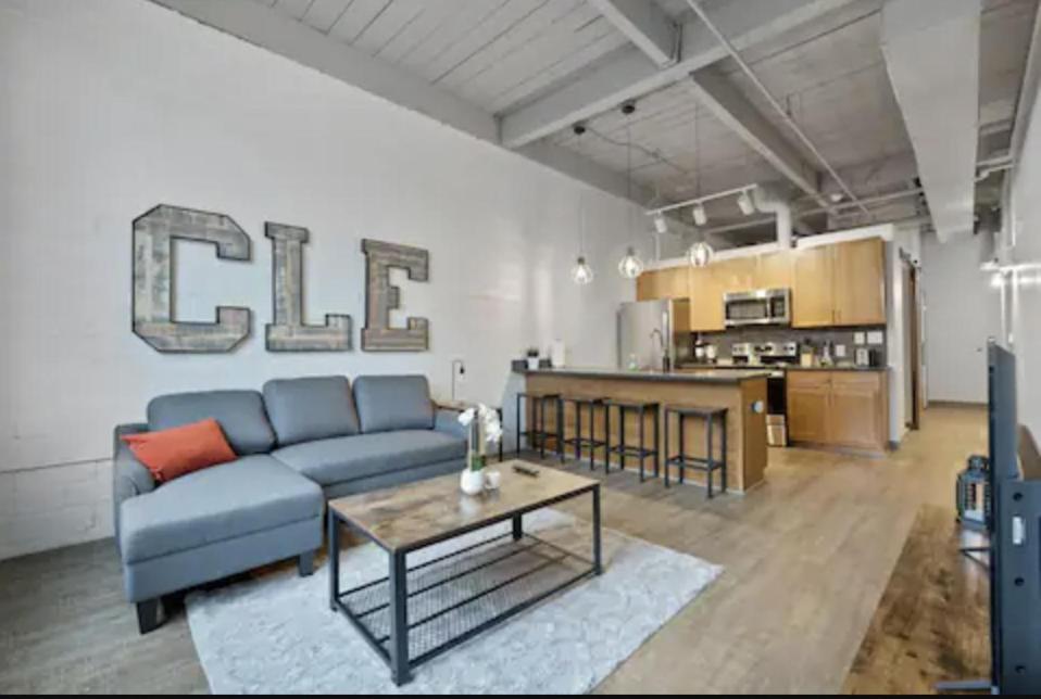 2125 Superior Living