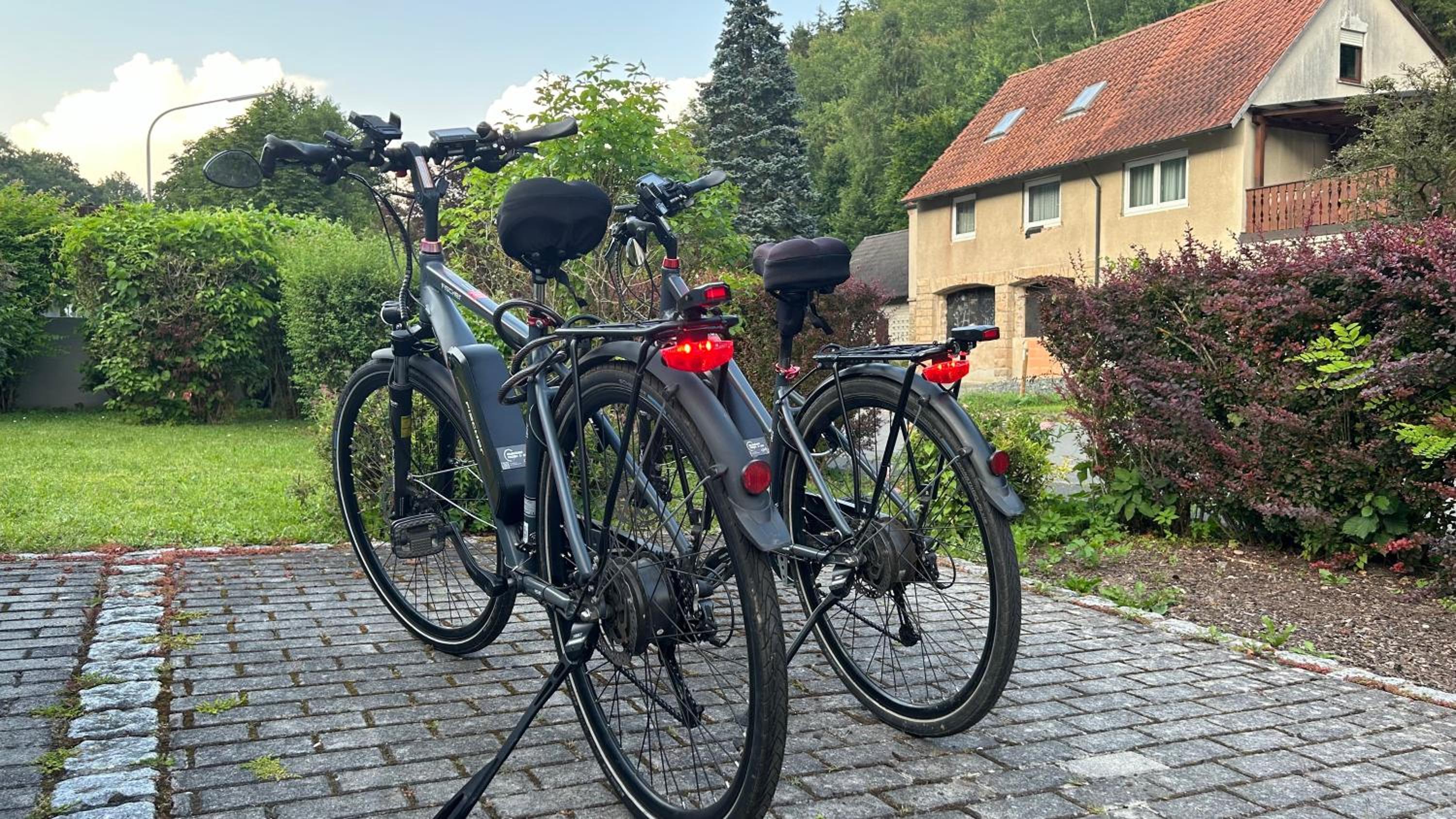Exklusives Penthouse mit Dachterrasse, hochwertig ausgestatteter Küche mit Dampfgarer, inklusive 2 Stellplätze und Fahrradgarage