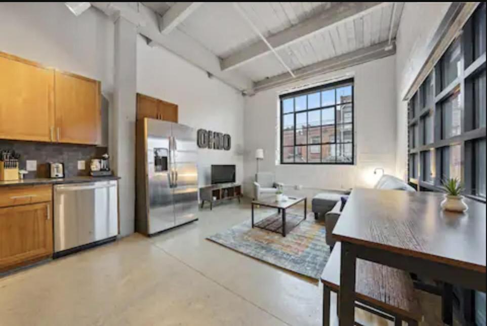 2125 Superior Living