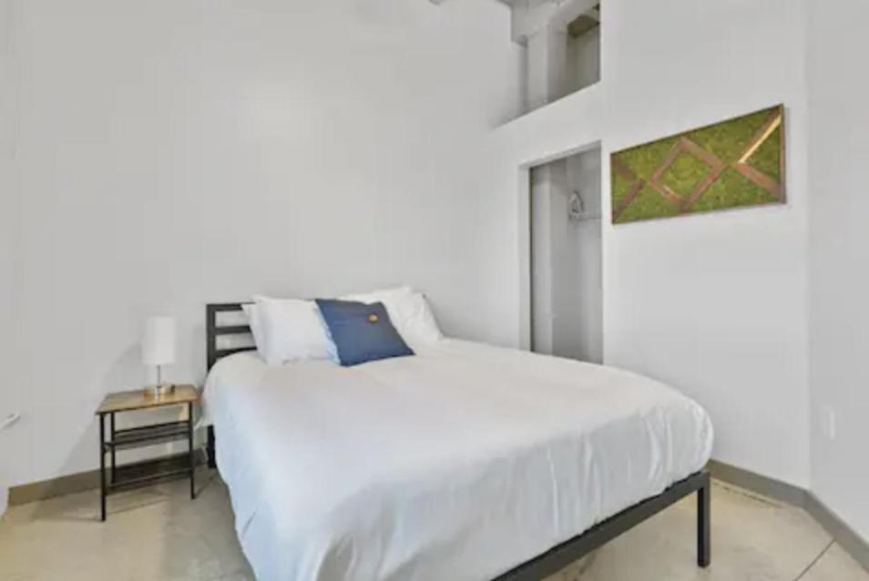 2125 Superior Living