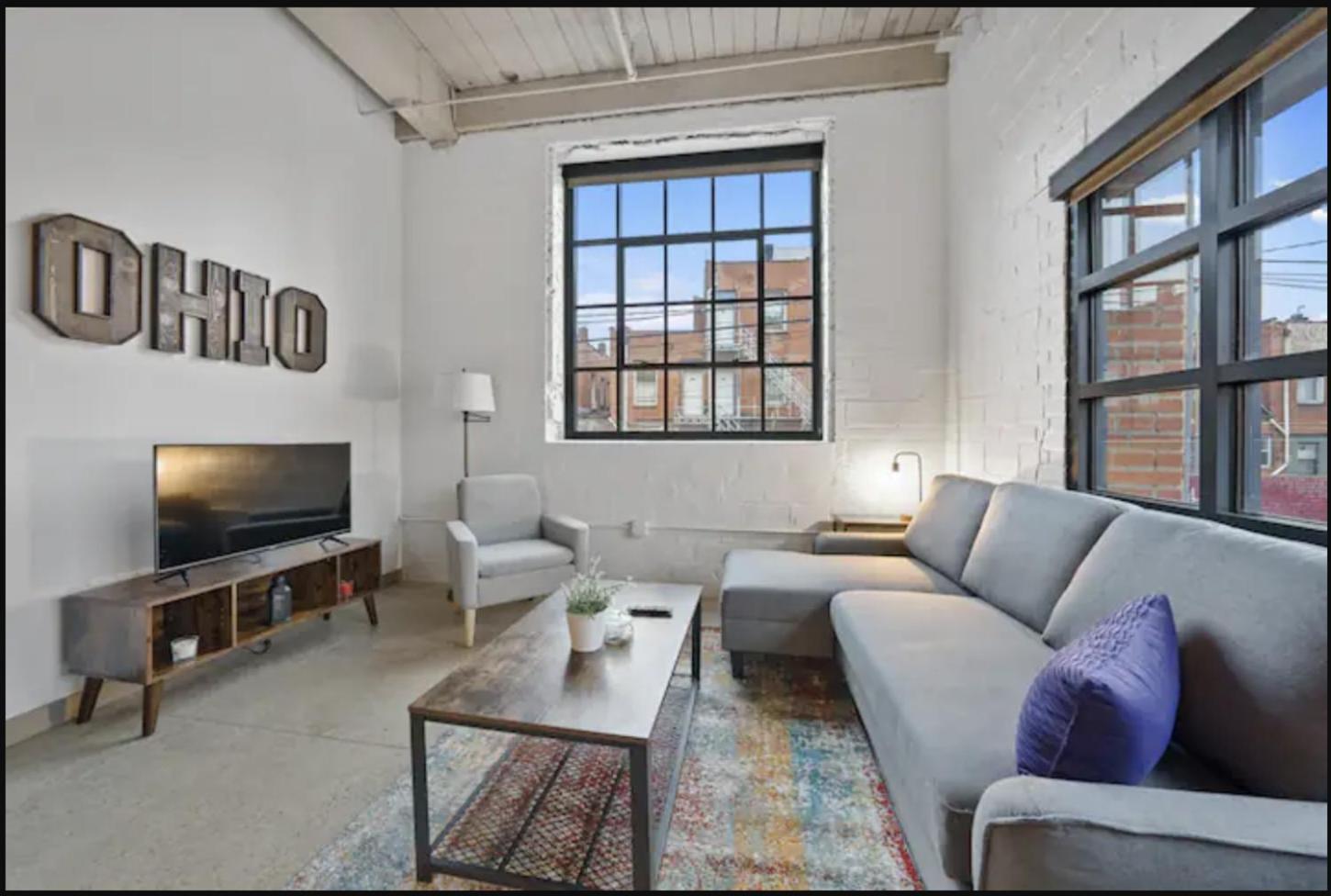 2125 Superior Living
