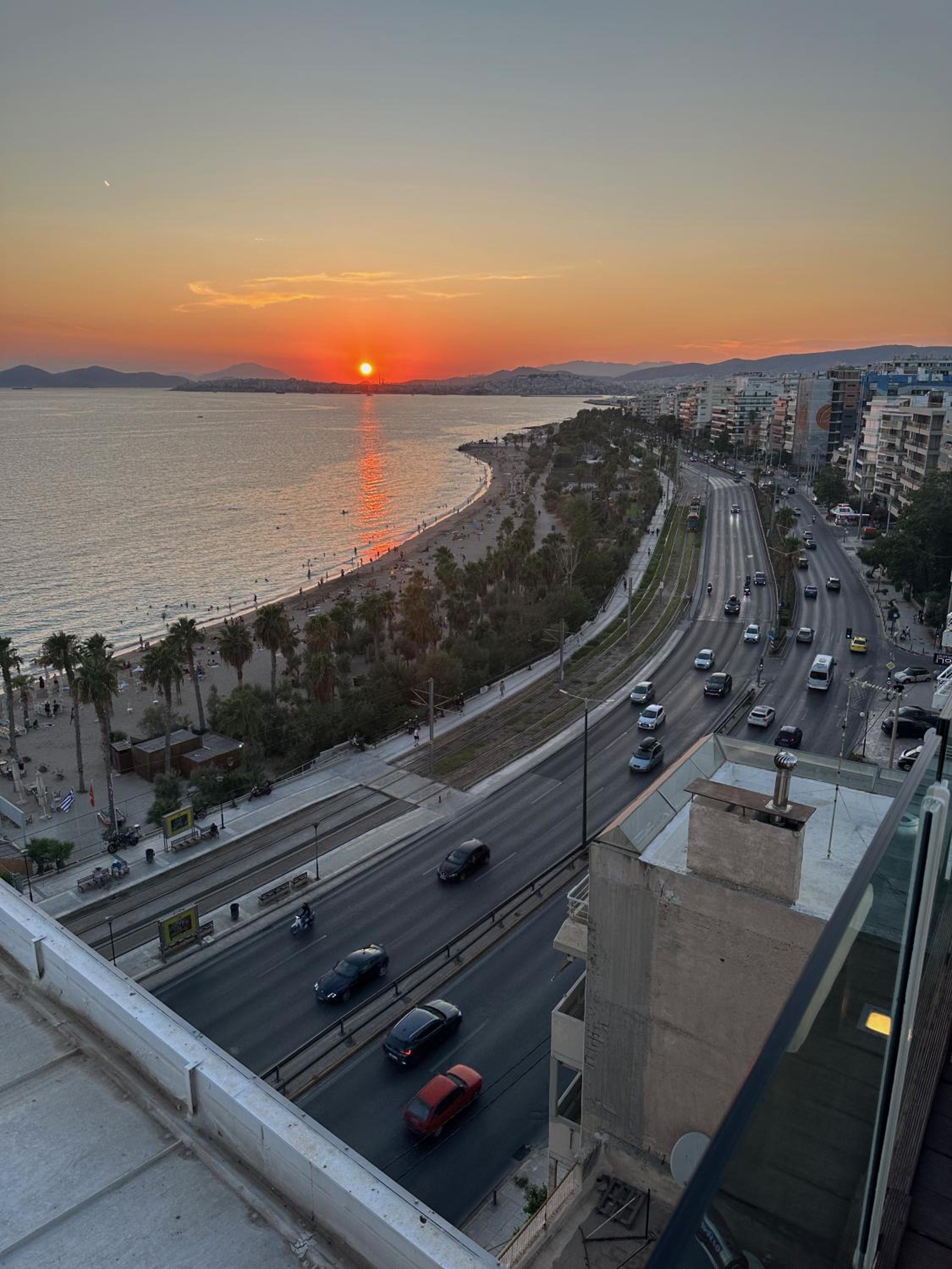 Acropoli Vibes At Kosmos Getaway