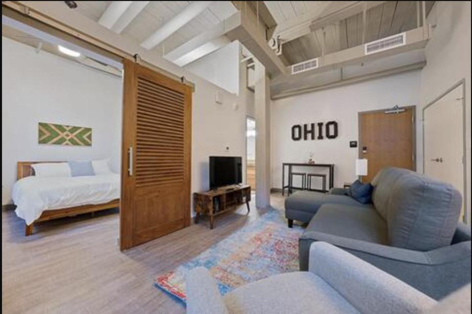 2125 Superior Living