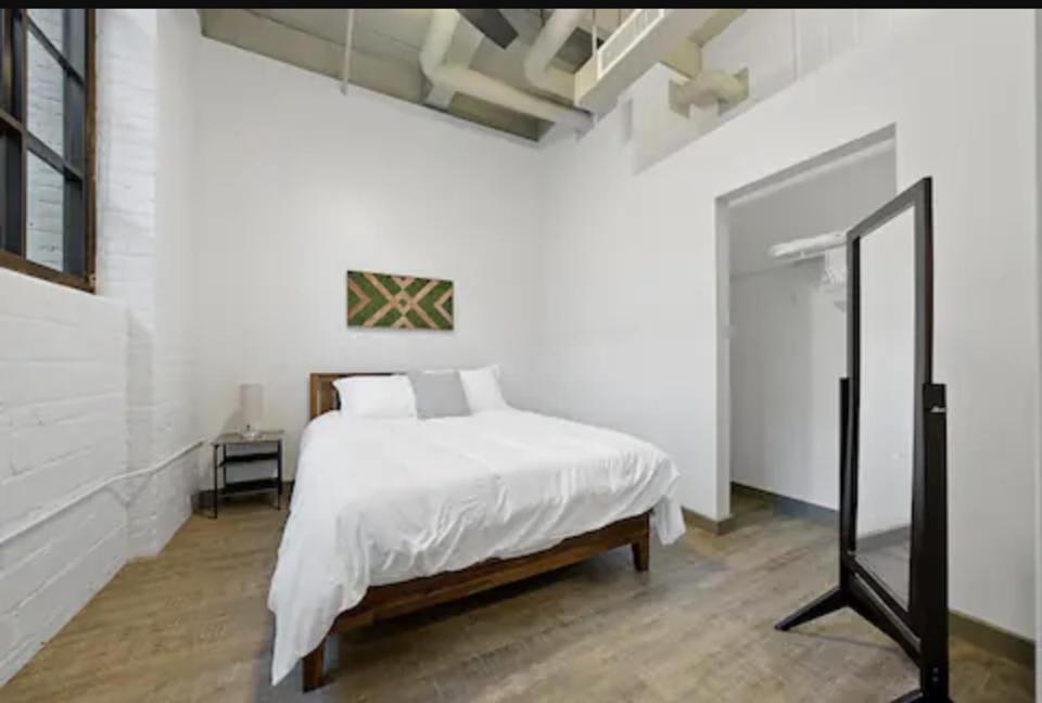 2125 Superior Living