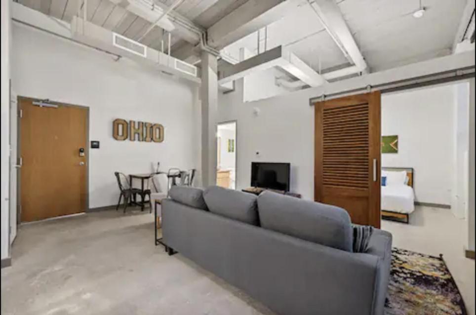 2125 Superior Living