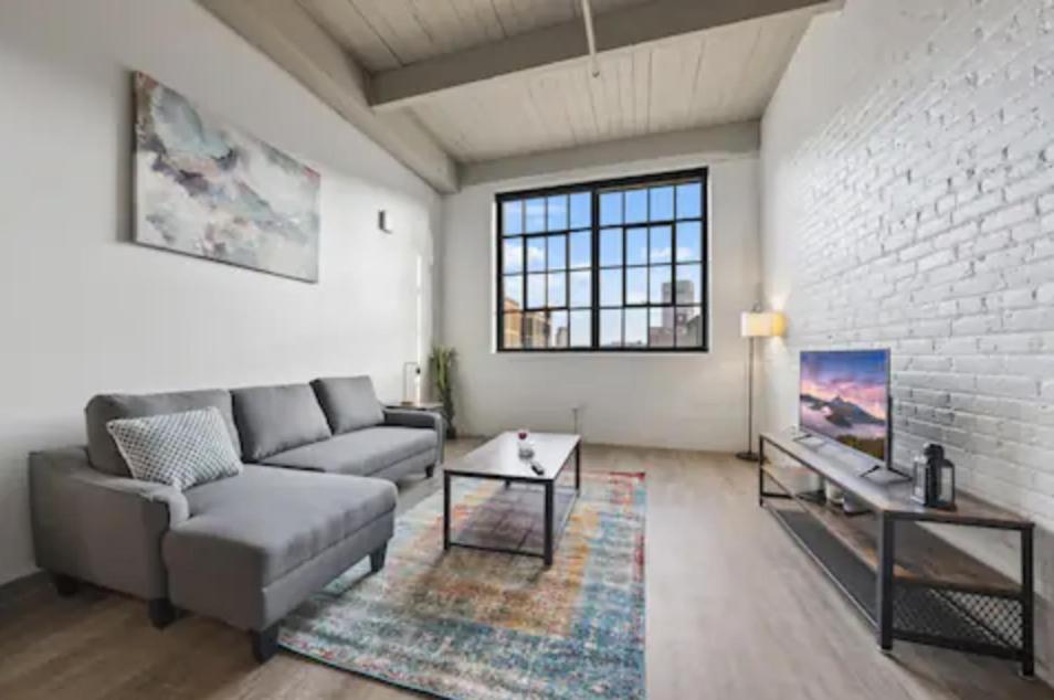 2125 Superior Living