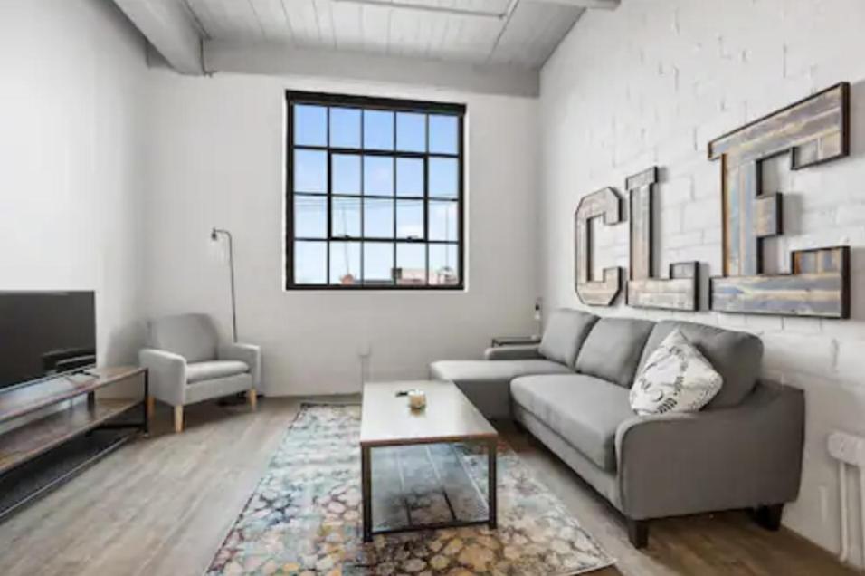2125 Superior Living