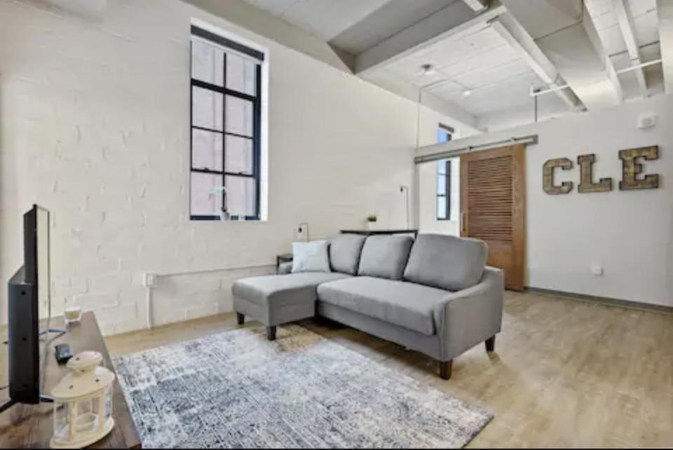 2125 Superior Living