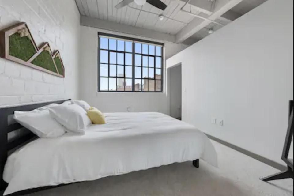 2125 Superior Living