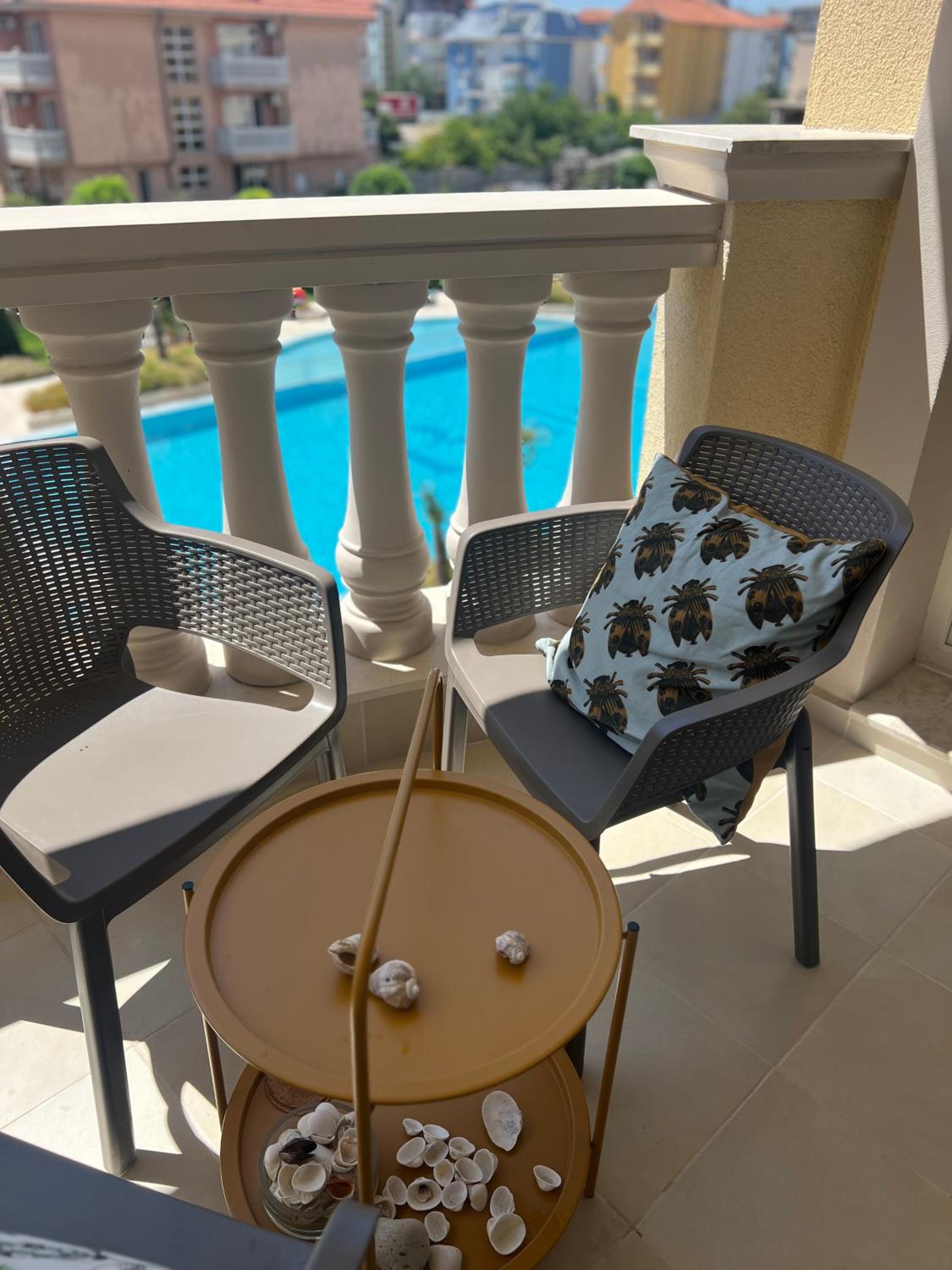 Sunny apartment in Bellicity complex