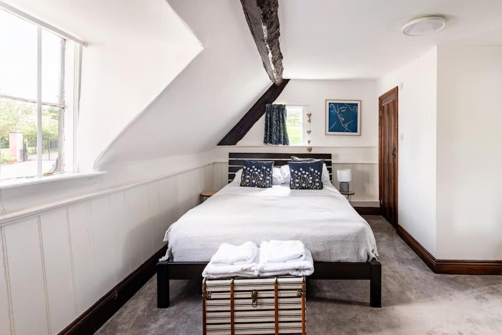 Cotswold Cheltenham, whole house with hot tub