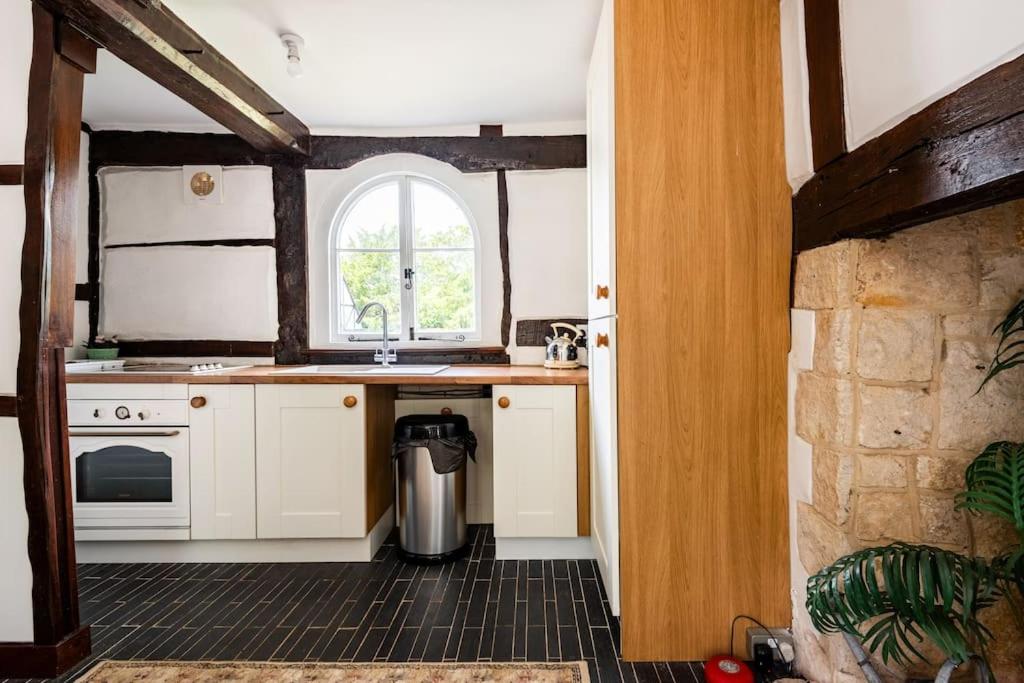Cotswold Cheltenham, whole house with hot tub