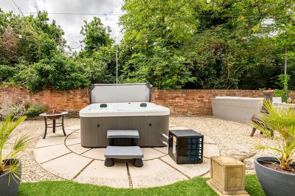 Cotswold Cheltenham, whole house with hot tub