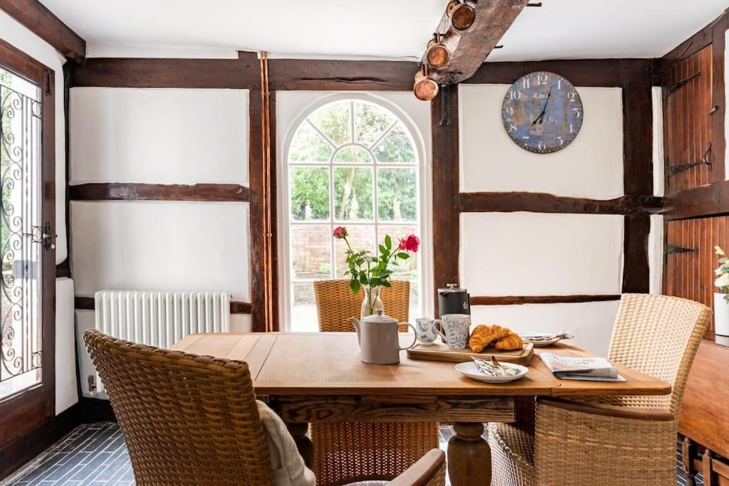 Cotswold Cheltenham, whole house with hot tub
