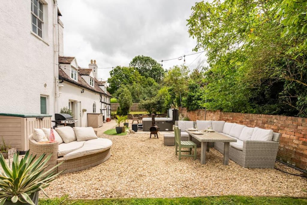 Cotswold Cheltenham, whole house with hot tub