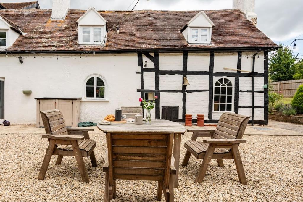 Cotswold Cheltenham, whole house with hot tub