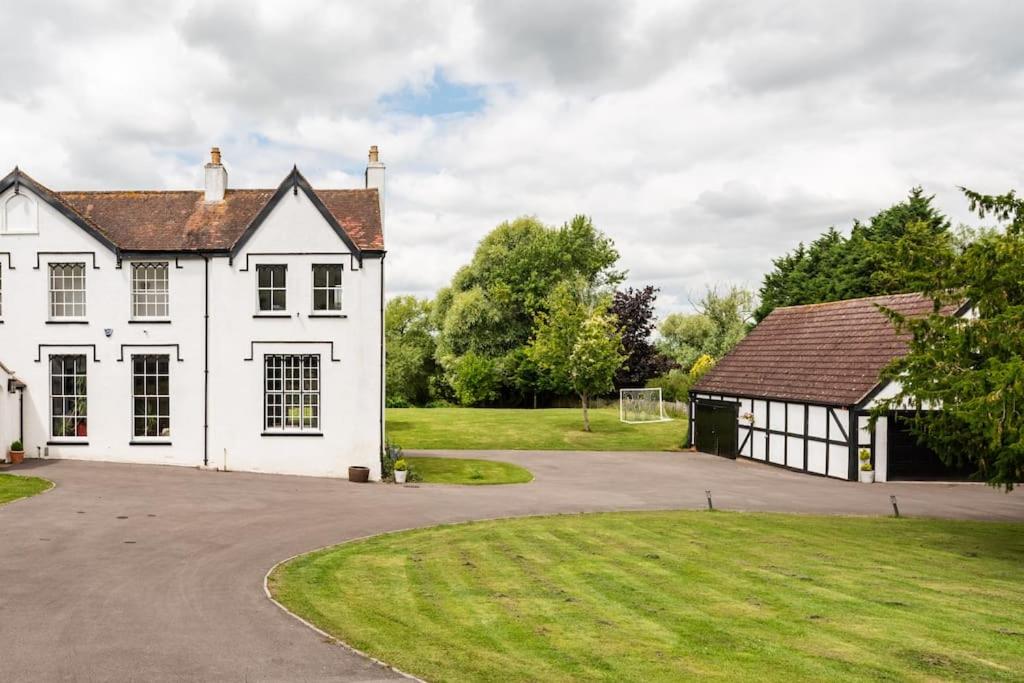 Cotswold Cheltenham, whole house with hot tub