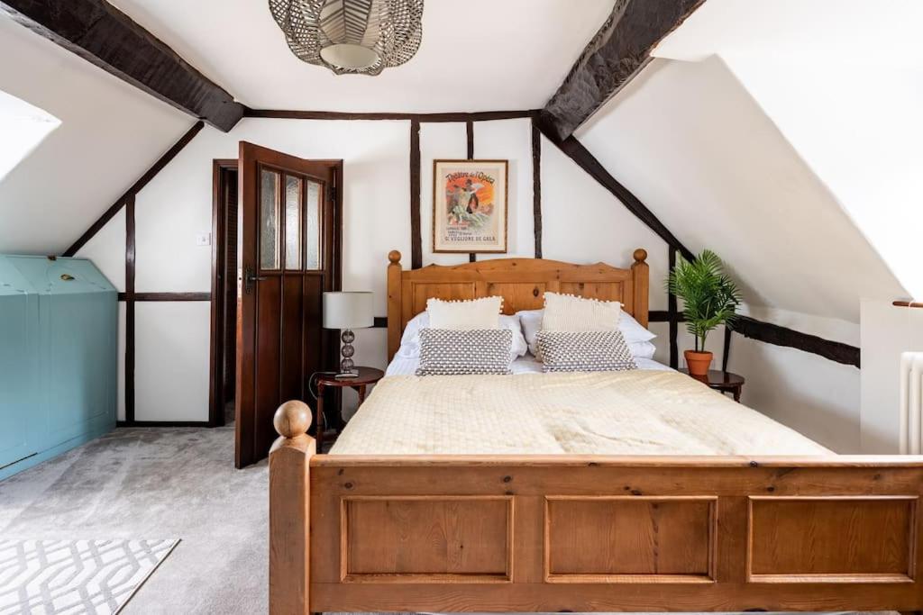 Cotswold Cheltenham, whole house with hot tub