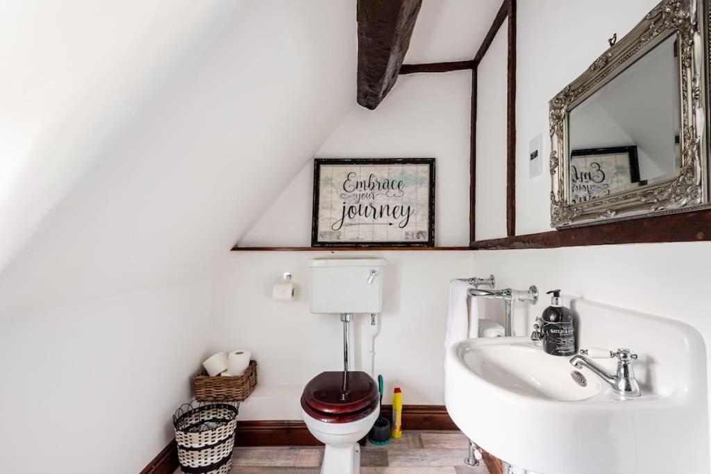 Cotswold Cheltenham, whole house with hot tub