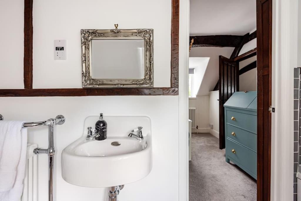 Cotswold Cheltenham, whole house with hot tub