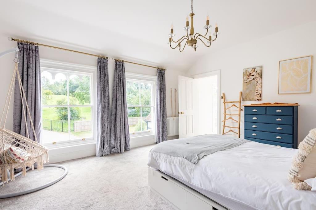 Cotswold Cheltenham, whole house with hot tub