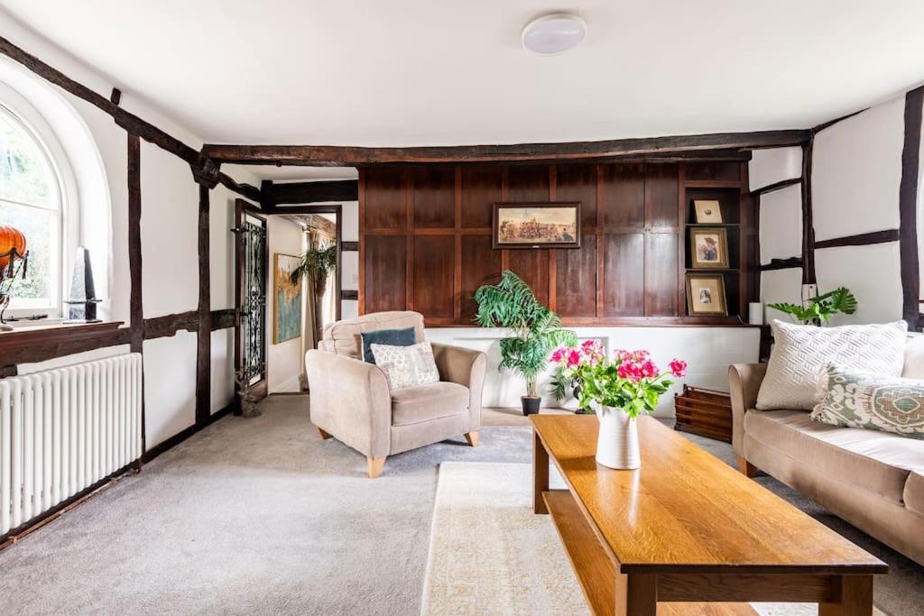 Cotswold Cheltenham, whole house with hot tub