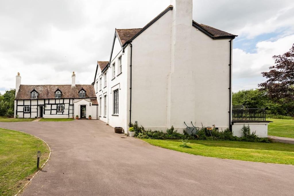 Cotswold Cheltenham, whole house with hot tub