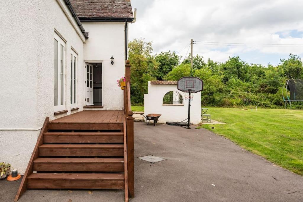 Cotswold Cheltenham, whole house with hot tub
