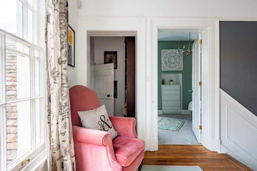 Cotswold Cheltenham, whole house with hot tub