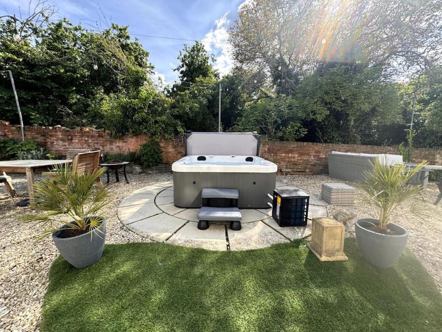 Cotswold Cheltenham, whole house with hot tub