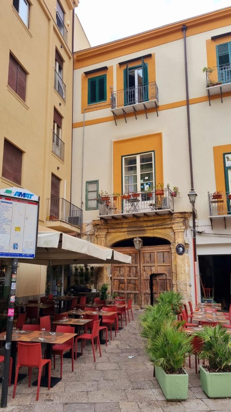 2 Sicilie Rooms and Suite in Centro view 3