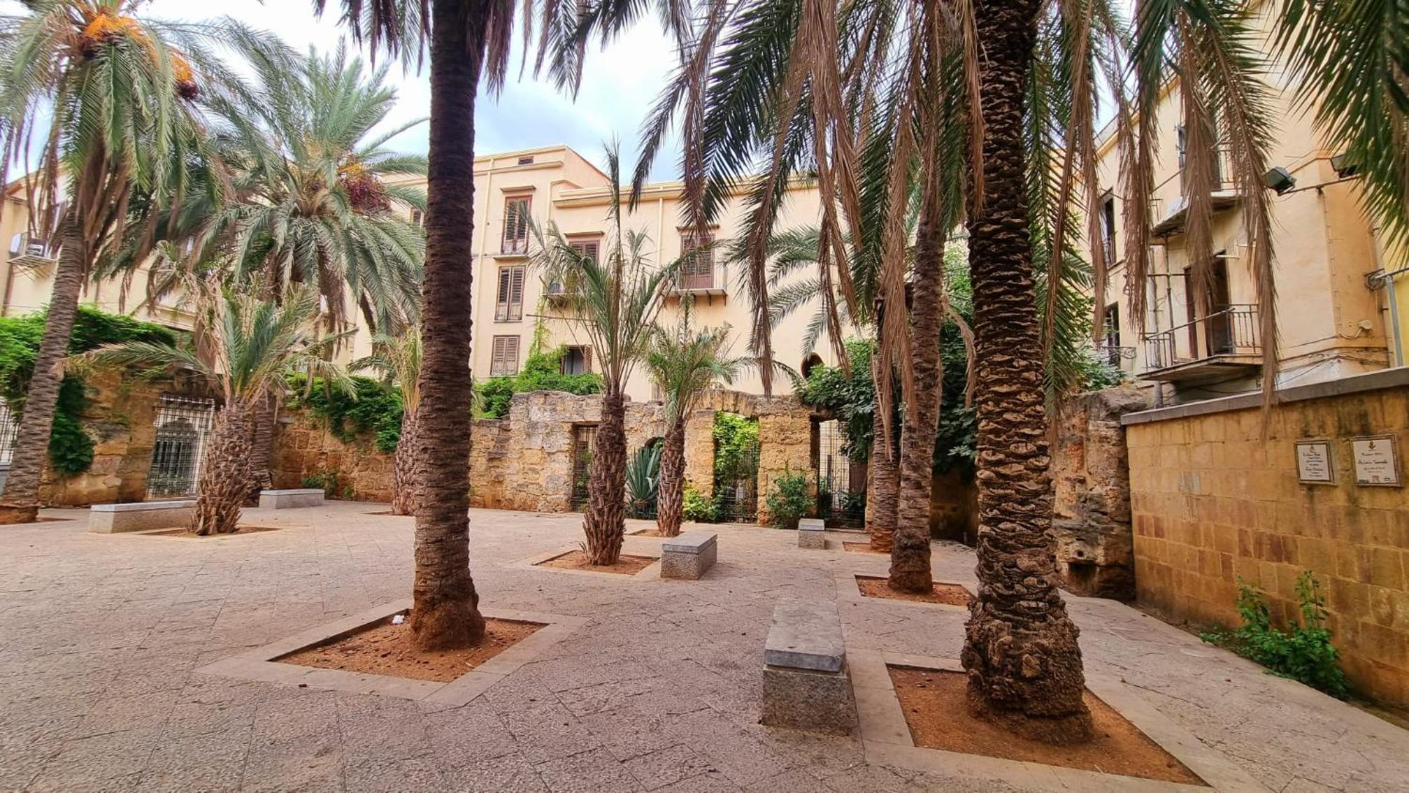 2 Sicilie Rooms and Suite in Centro view 4