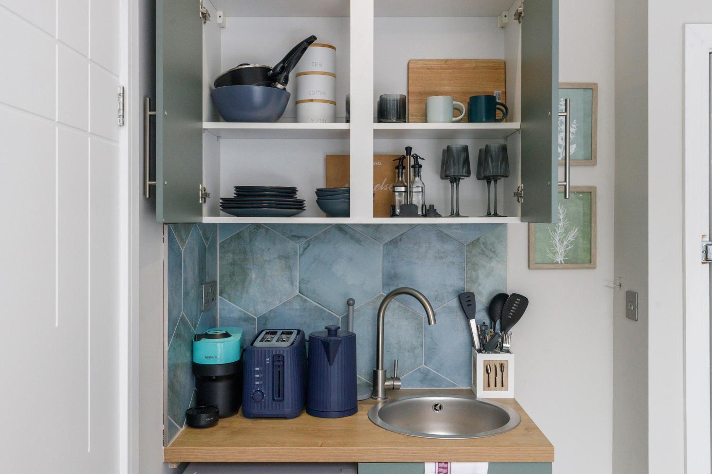 City Living Refined: Studio with Full Kitchen