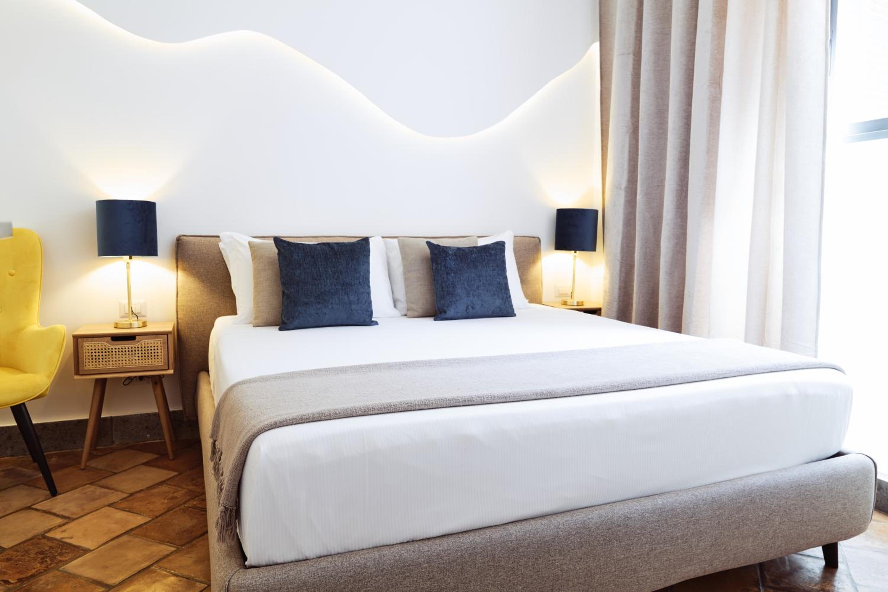 Domus Duca Claudius I Classy Vatican Apartment With Private Garden